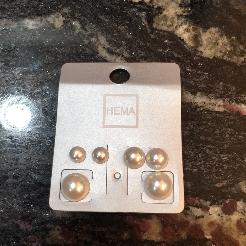 Pearl earrings